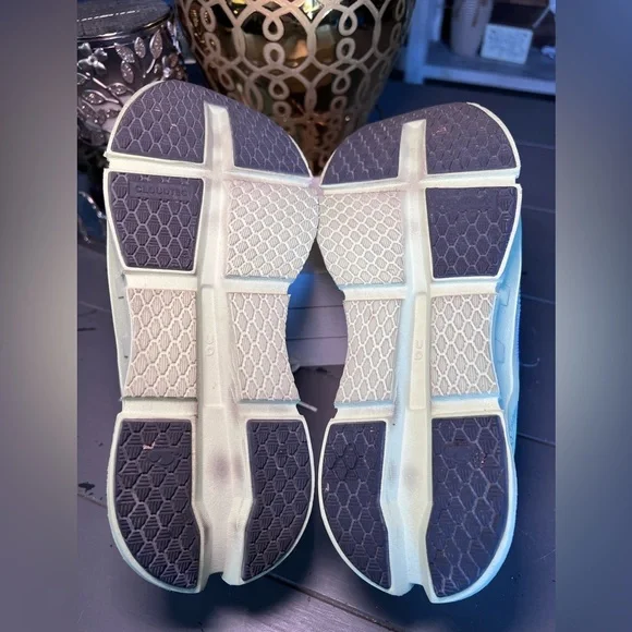 On Cloudgo Running Shoe  Women’s Size 7 White/Meadow 55.98624 - Picture 6 of 8